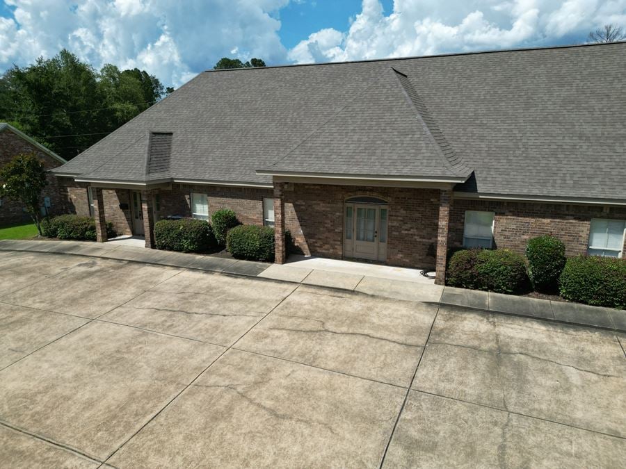 ±4,000 SF | Office / Retail Suites | Prime High-Traffic Location