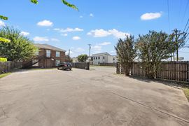 1425 James Ave