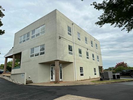 Photo of commercial space at 604 S King St in Leesburg