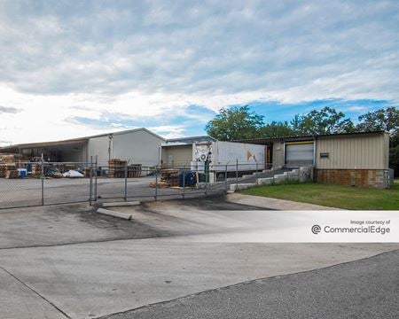 Industrial space for Rent at 226 North Zetterower Avenue in Statesboro