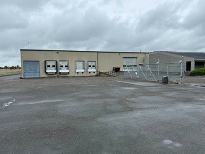 Warehouse/Office/Yard with Great Freeway Exposure