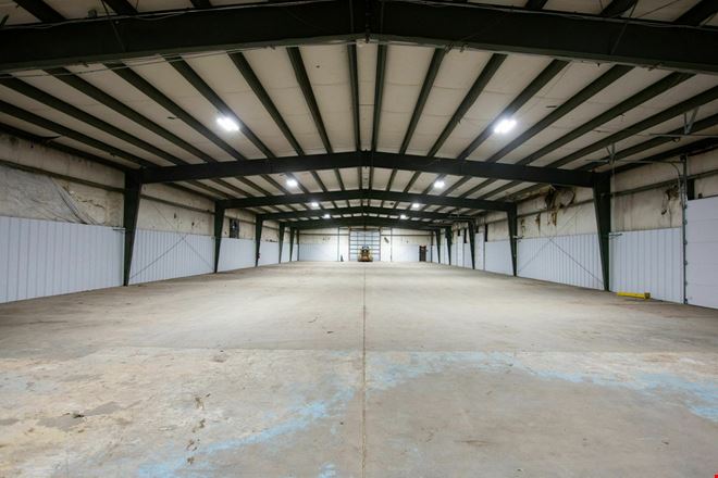 1832 University Commercial Pl