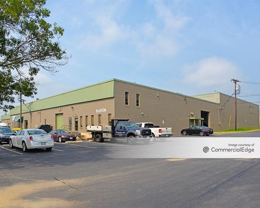 35 Industrial Pkwy 35 Industrial Pkwy Industrial Building