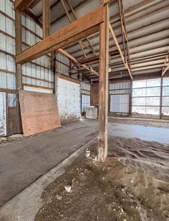 Large Industrial Warehouse with Flexible Layout & High-Capacity Doors
