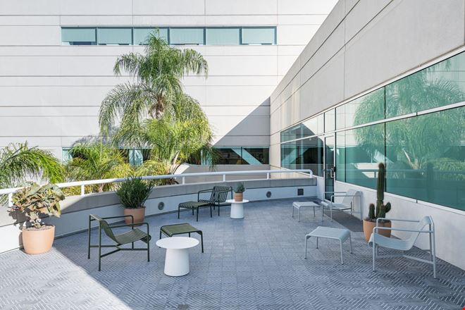WeWork - 5161 Lankershim Blvd