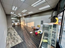 5511 N Lincoln - +/- 900 SF Commercial Storefront