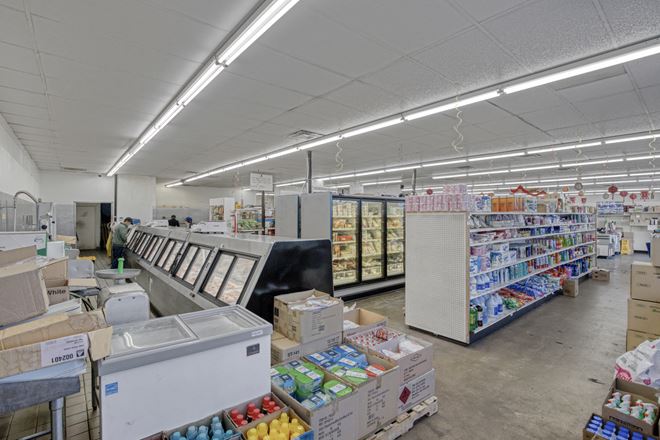 Hoa Viet Market