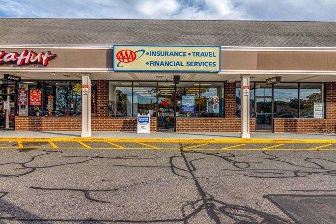 Pittsfield, MA - Stop & Shop Plaza