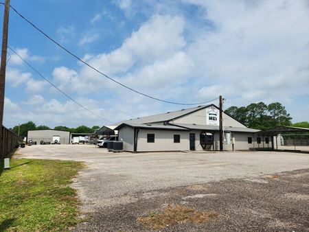 Photo of commercial space at 1618 Callaway Dr in Alvin