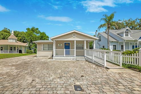 125 W Pine Avenue