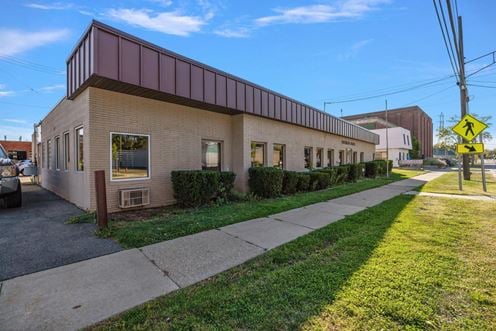 836 Woodward Hts