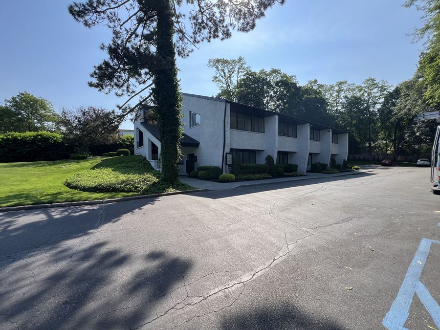 76 E Main St