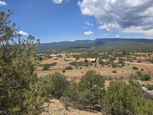 2 Lakeview Dr