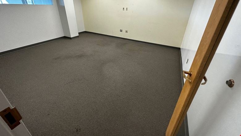 7144 SF Suite 640 Professional Office Space Available in Pittsburgh, PA 15220