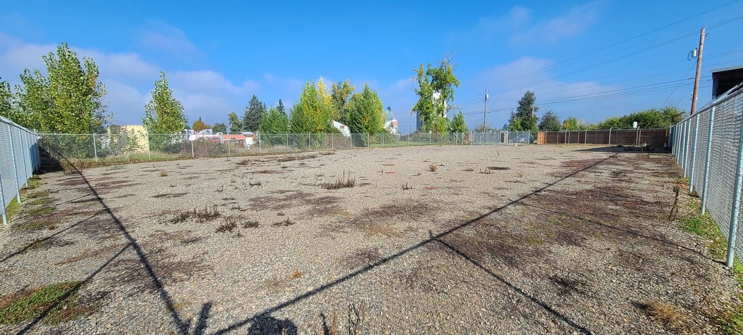 Warehouse with Secure Yard