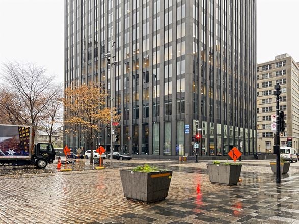 Regus - Montreal - Place d'Armes