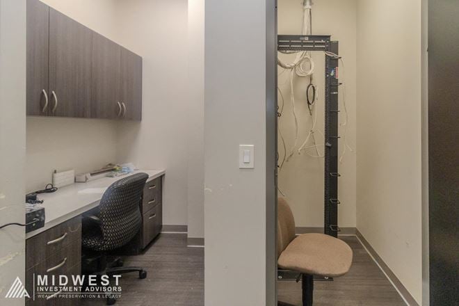 5230 S. Blackstone Ave - | 2,120 SF