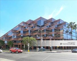 Wilshire Courtyard East