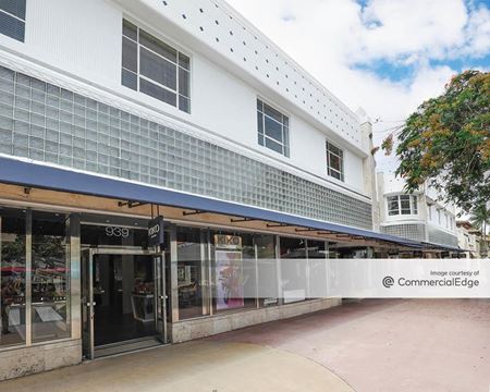 Retail space for Rent at 927 Lincoln Road in Miami Beach