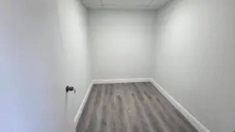 924 SF Suite 223 PROFESSIONAL & MEDICAL OFFICE SPACE FOR LEASE