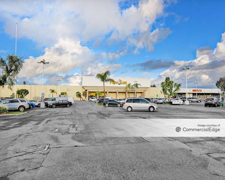 Retail space for Rent at 615 North Azusa Avenue in West Covina