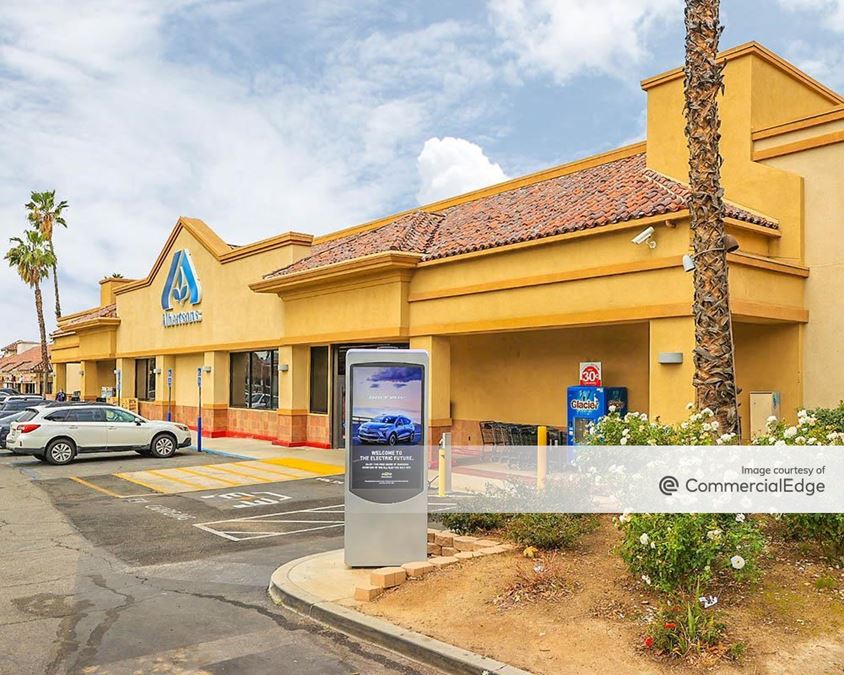 Lincoln Plaza Albertsons 2975 Van Buren Blvd Retail Building