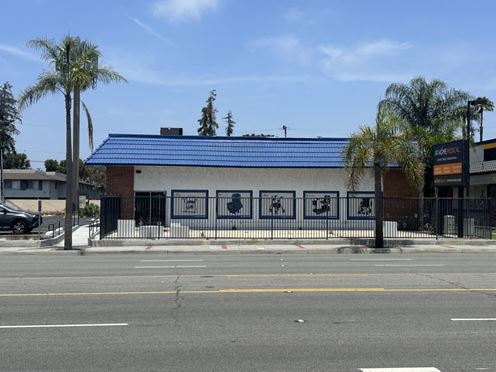 1525 W Chapman Avenue