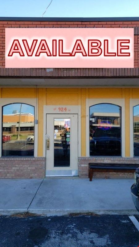 Retail space for Rent at 924 W Main St in Norman