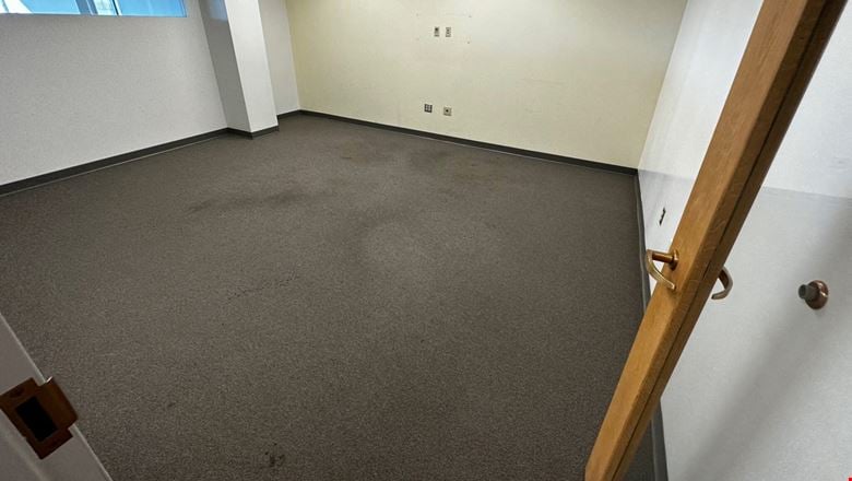 7144 SF Suite 640 Professional Office Space Available in Pittsburgh, PA 15220