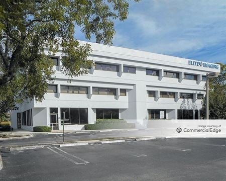 Commercial space for Rent at 2925 Aventura Blvd in Miami
