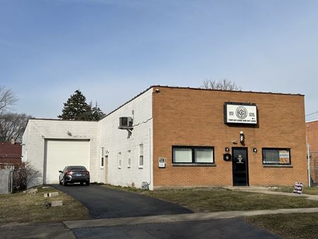 Photo of commercial space at 636 N Lancaster Ave in Aurora