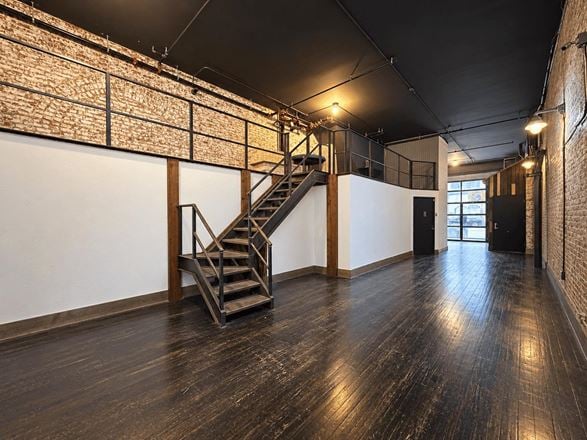 900 SF | 64 Washington Avenue | Clinton Hill Ground-Floor Retail/Office Space With 16 FT Ceilings for Lease