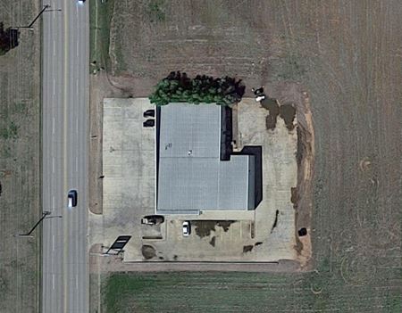 Photo of commercial space at 1407 S. Country Club Rd. in El Reno