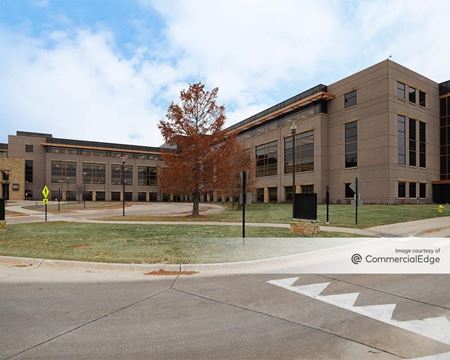 Office space for Rent at 800 South Jordan Creek Pkwy in West Des Moines