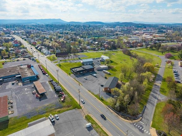RENOVATED TWO-LEVEL COMMERCIAL SPACE NEAR DOWNTOWN HARRISONBURG