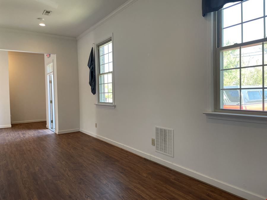 8979 Pocahontas Trail