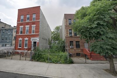 446 Linwood St