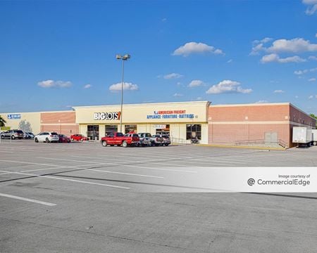 Retail space for Rent at 1250 Green Oaks Road in Fort Worth