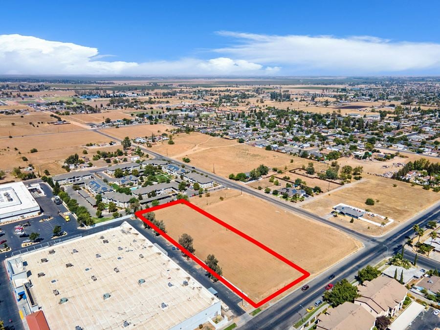 ±1.59 Acres of Prime Retail Land off CA-99 in Madera, CA