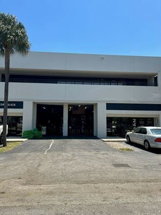 Palm Plaza