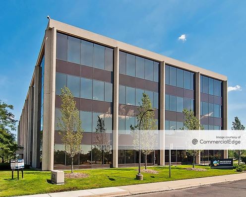 Robbins Executive Park West - 500 Stephenson Hwy