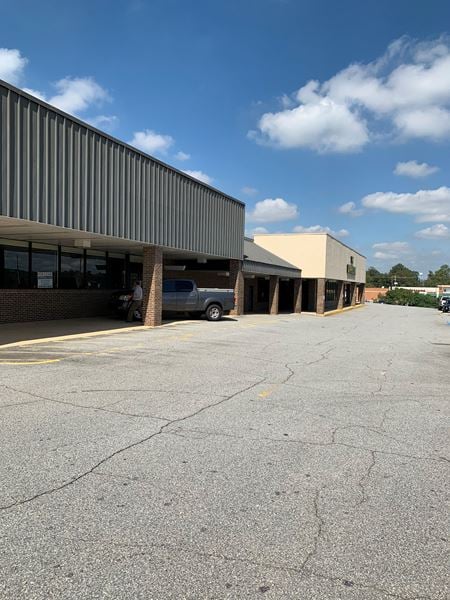 Retail space for Rent at 2211 Moody Rd in Warner Robins