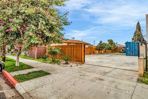 1332 Coolidge Ave