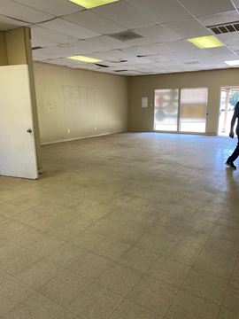 High Exposure Retail Space Available at Strip Mall in Clovis