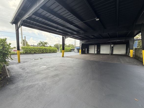 FLL Airport Flex Warehouse with Yard