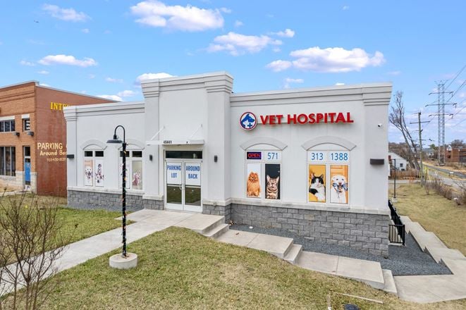 Retail space for lease with 31,000 VPD Visibility