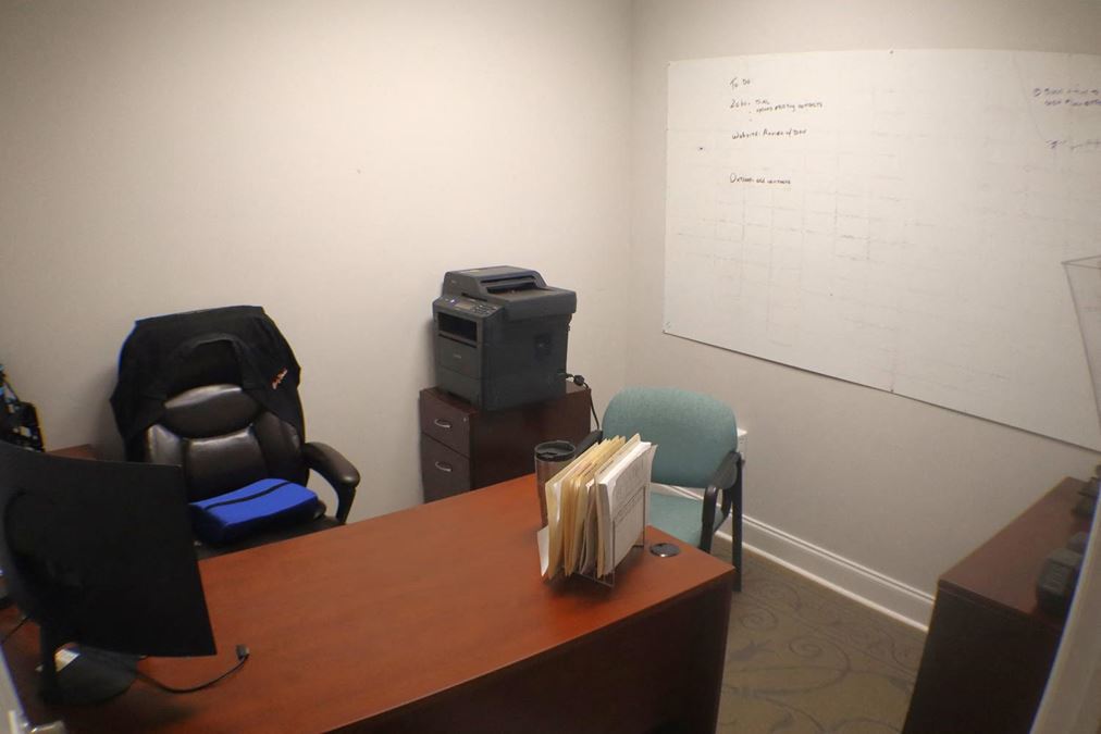 Coral Ridge: 2nd Floor office w/ natural lght