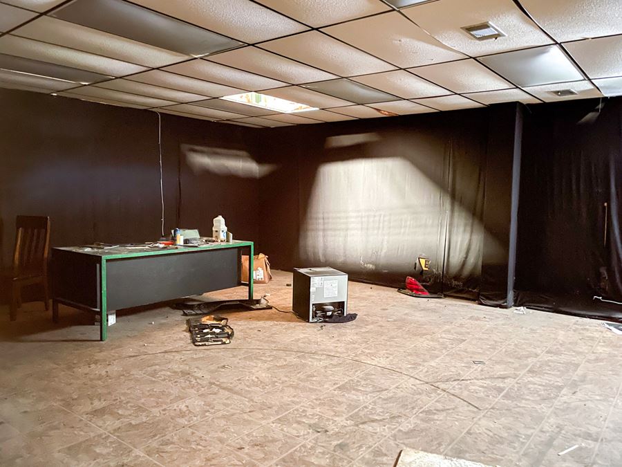 ±1,500 SF Office / Warehouse Suite Off Staring Lane