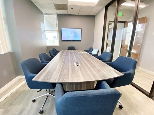 Circle Hub - 1300 Eastman Avenue