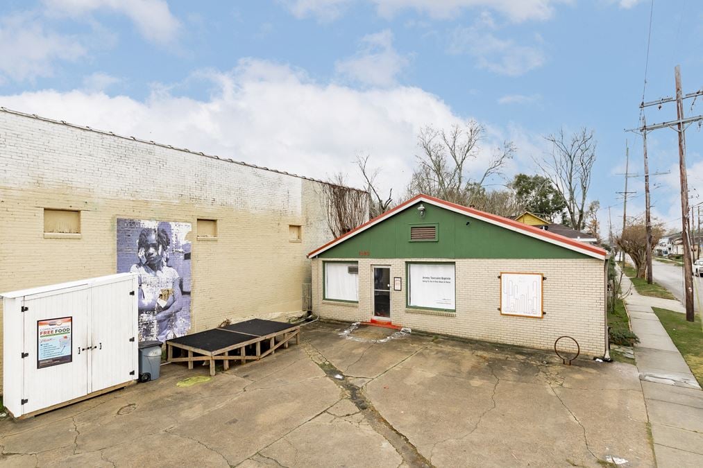 Freestanding Mid-City Retail / Office next to Electric Depot